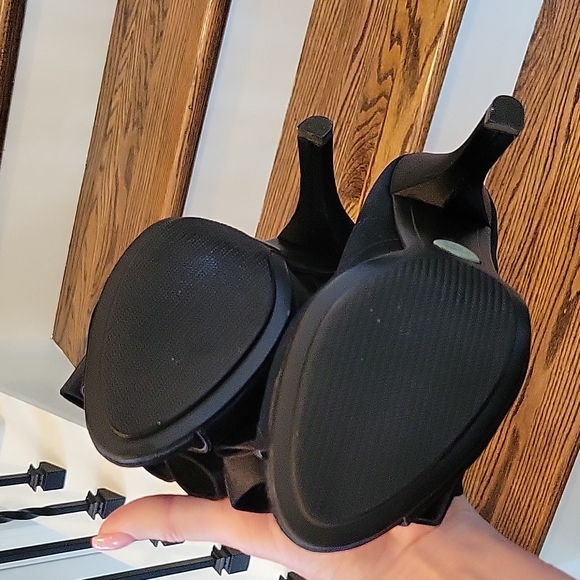 LAST CHANCE! Josie Satin Peep Toe Pumps - Picture 6 of 8